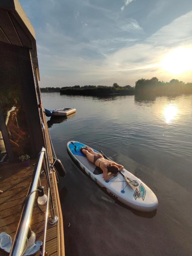 Houseboat Water Boy Apartament Plywajacy Dom Na Wodzie Lodz Uraz  Buitenkant foto