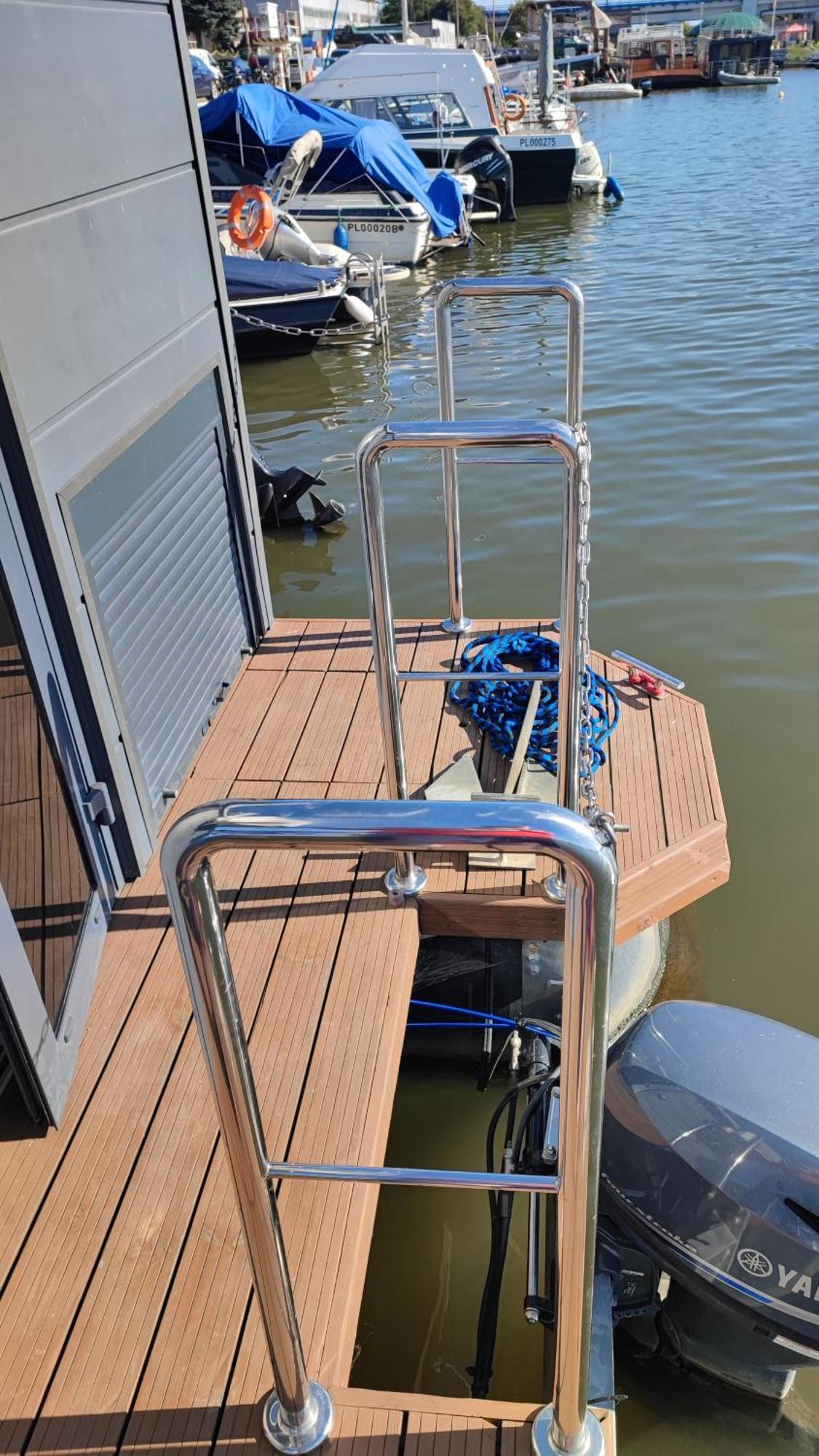 Houseboat Water Boy Apartament Plywajacy Dom Na Wodzie Lodz Uraz  Buitenkant foto