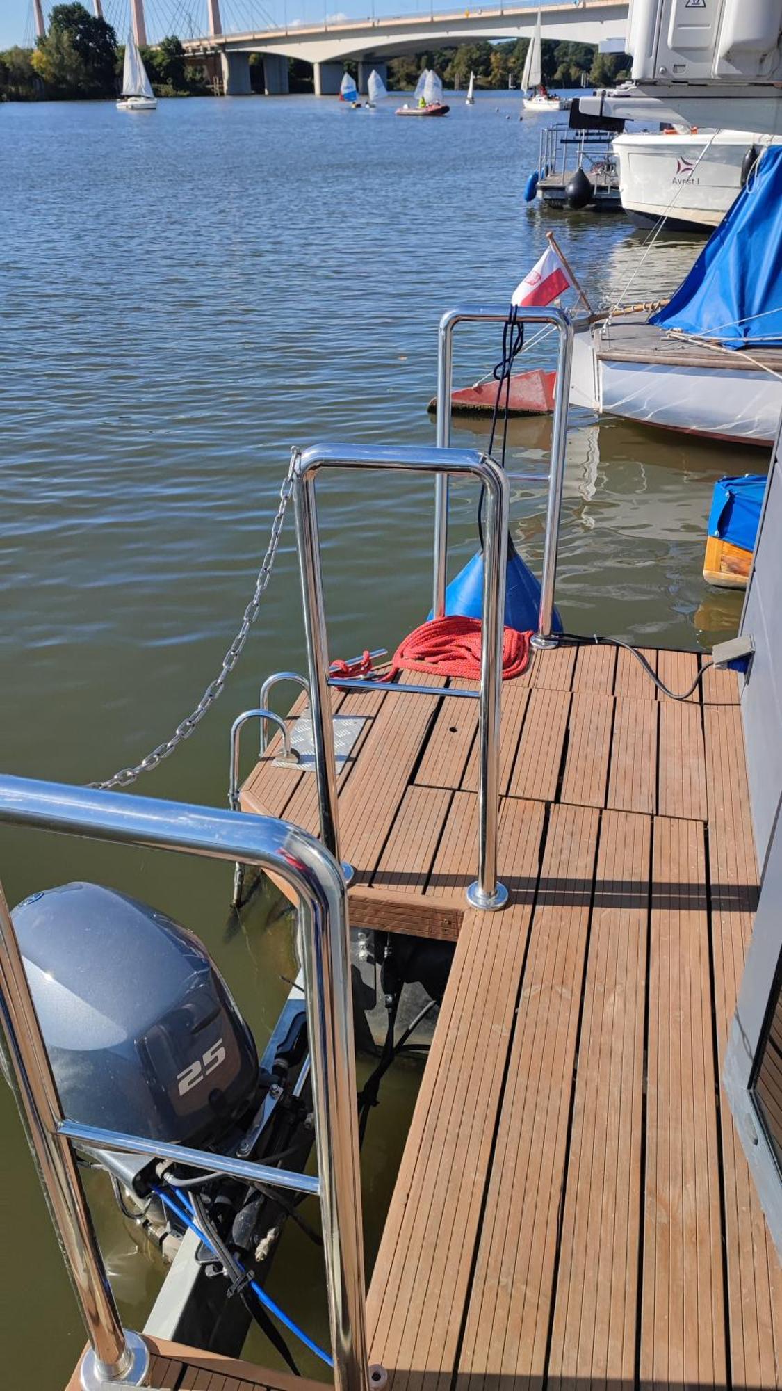 Houseboat Water Boy Apartament Plywajacy Dom Na Wodzie Lodz Uraz  Buitenkant foto