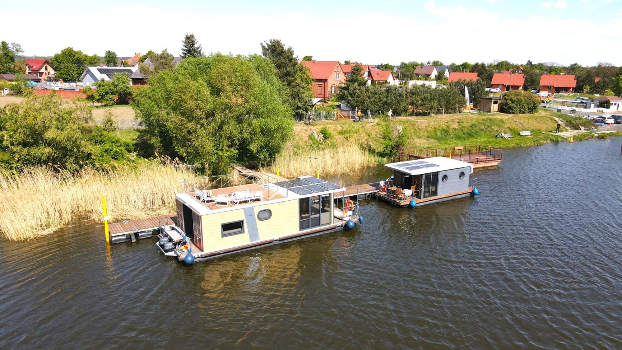 Houseboat Water Boy Apartament Plywajacy Dom Na Wodzie Lodz Uraz  Buitenkant foto