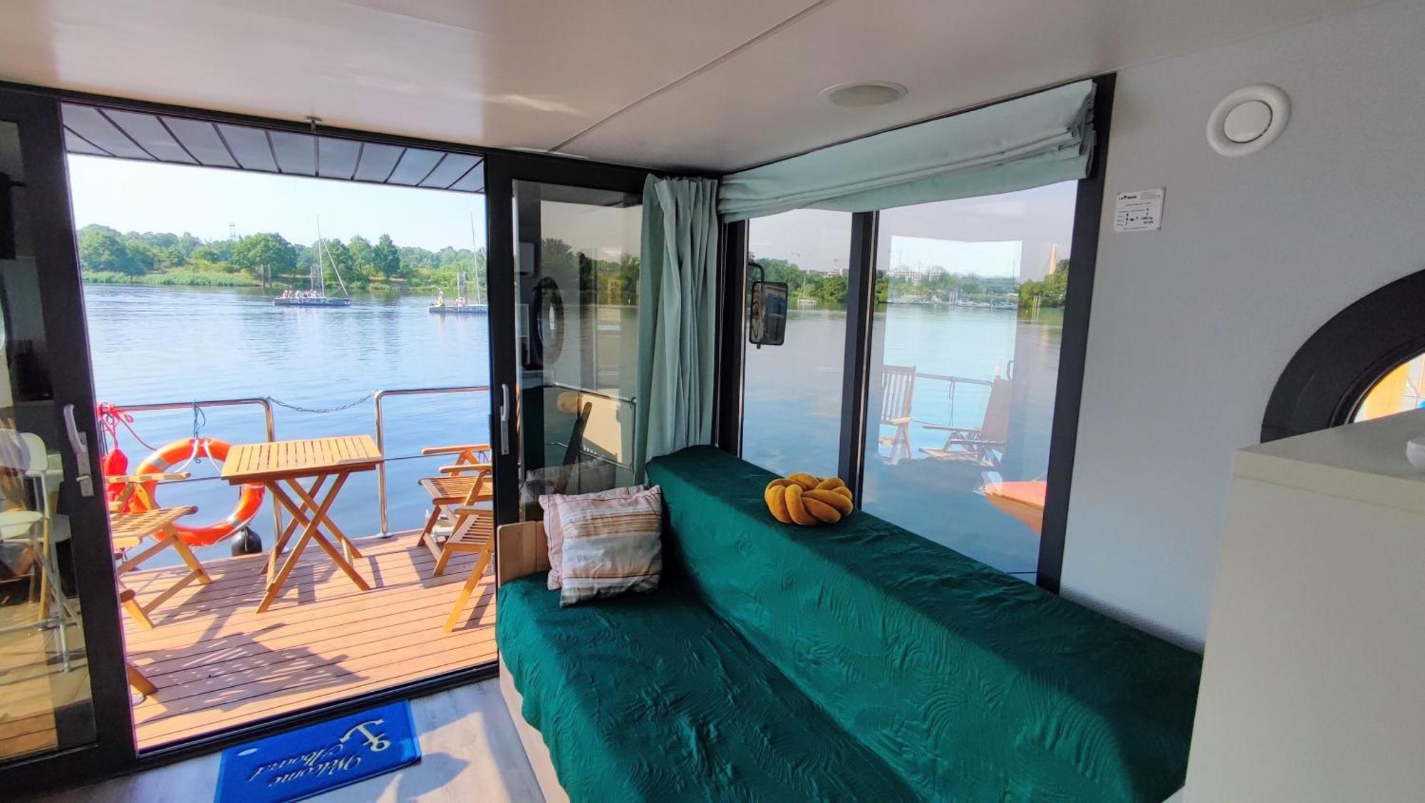 Houseboat Water Boy Apartament Plywajacy Dom Na Wodzie Lodz Uraz  Buitenkant foto