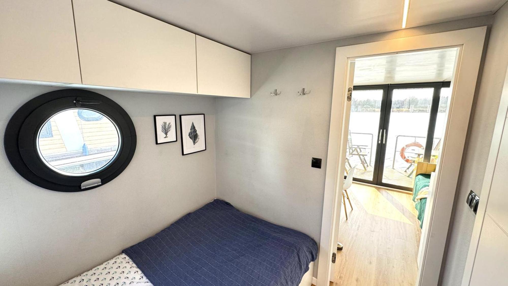 Houseboat Water Boy Apartament Plywajacy Dom Na Wodzie Lodz Uraz  Buitenkant foto