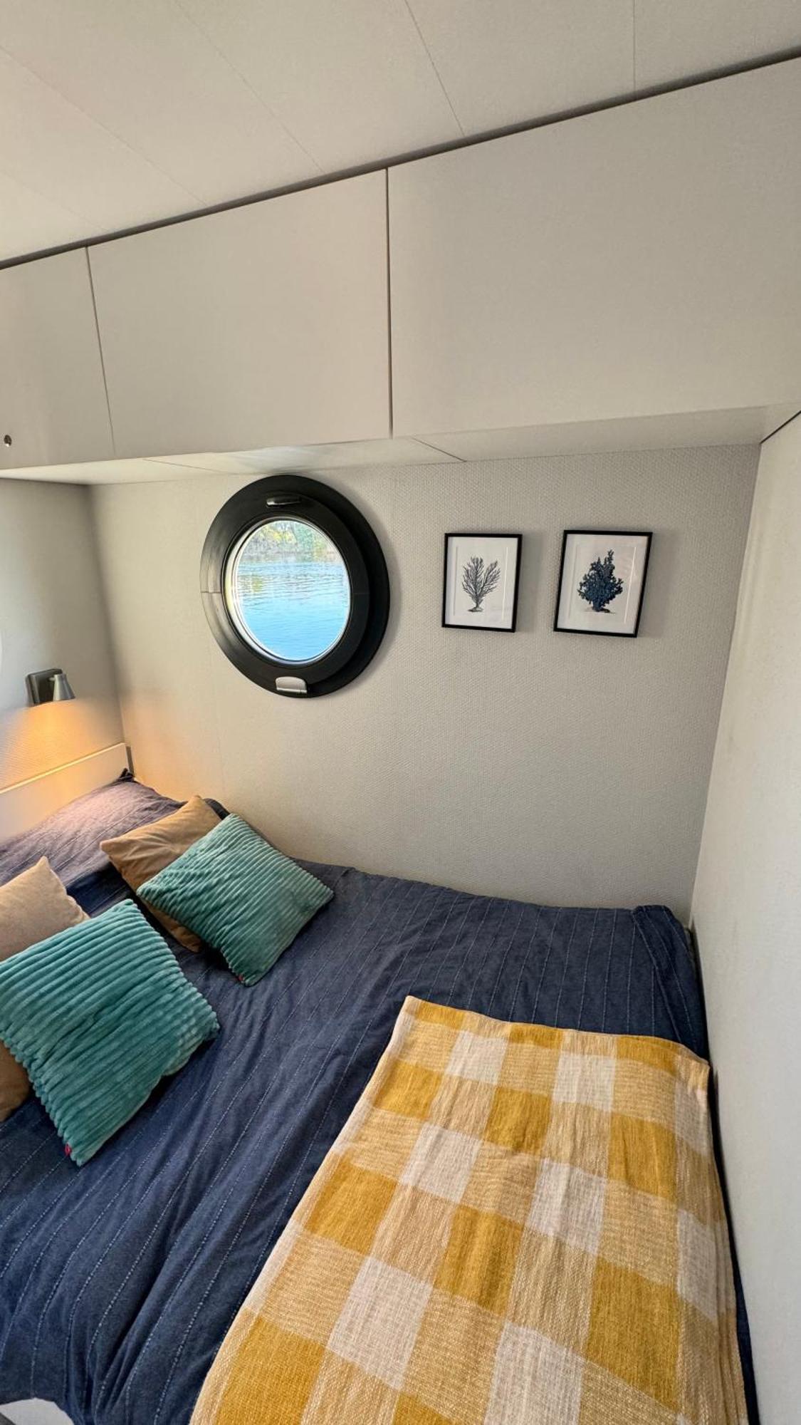 Houseboat Water Boy Apartament Plywajacy Dom Na Wodzie Lodz Uraz  Buitenkant foto