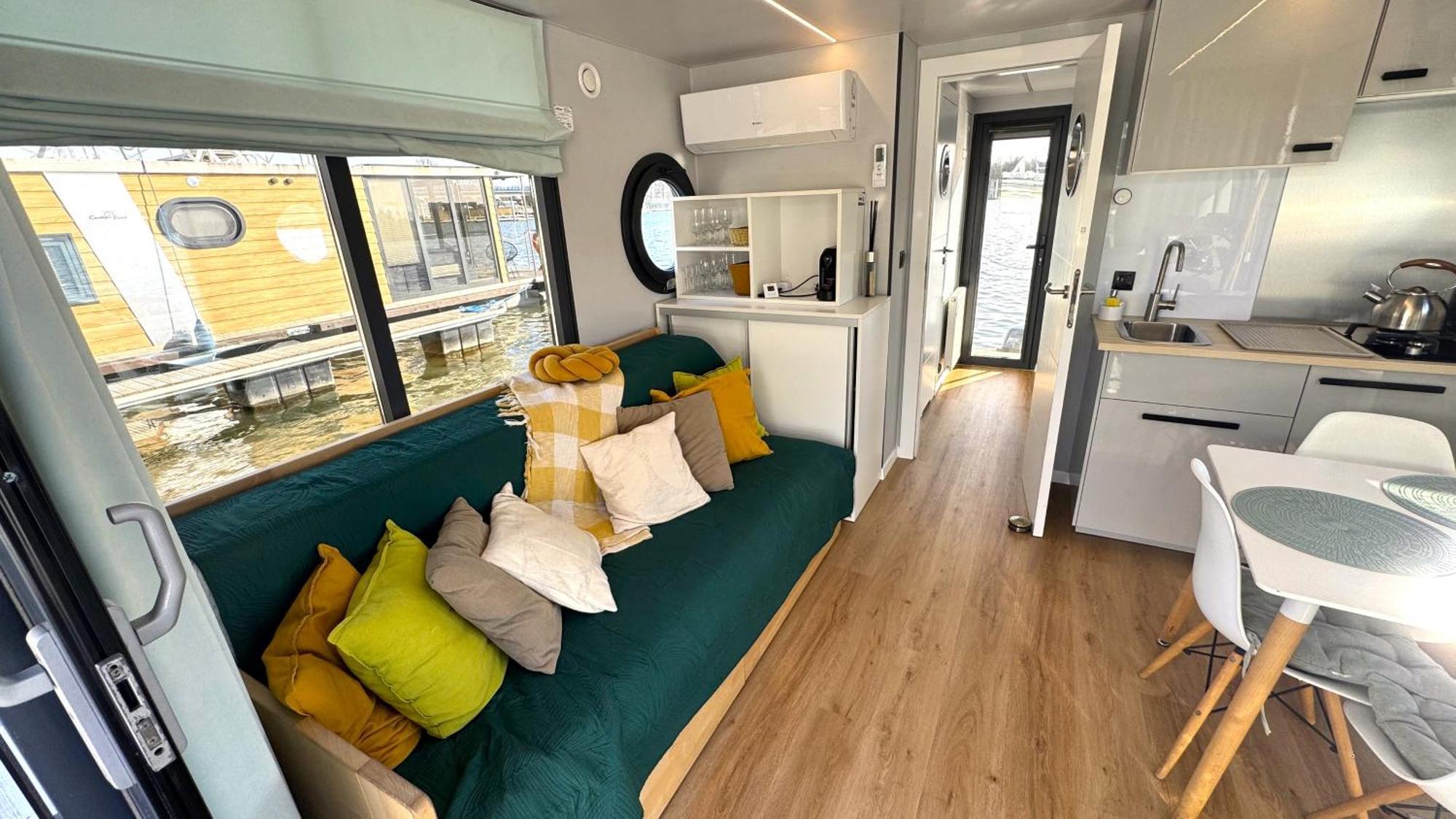 Houseboat Water Boy Apartament Plywajacy Dom Na Wodzie Lodz Uraz  Buitenkant foto