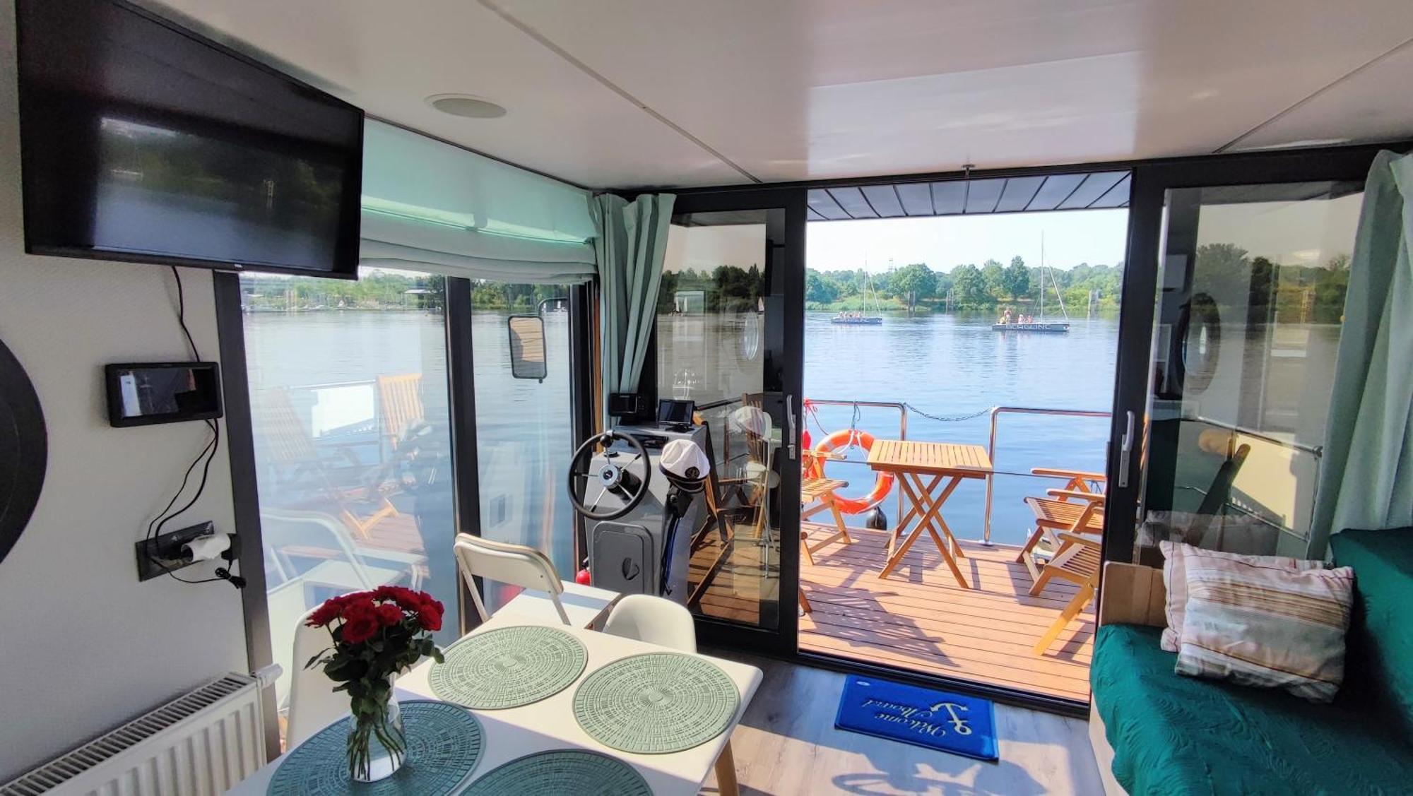 Houseboat Water Boy Apartament Plywajacy Dom Na Wodzie Lodz Uraz  Buitenkant foto