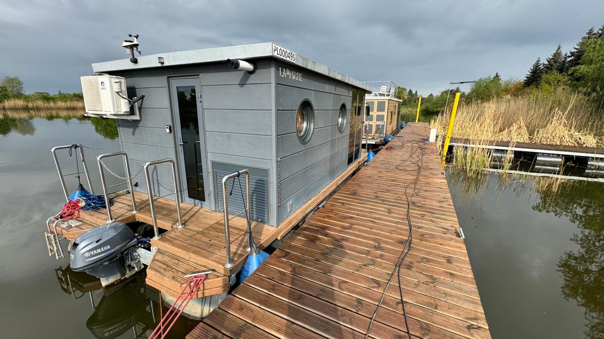 Houseboat Water Boy Apartament Plywajacy Dom Na Wodzie Lodz Uraz  Buitenkant foto