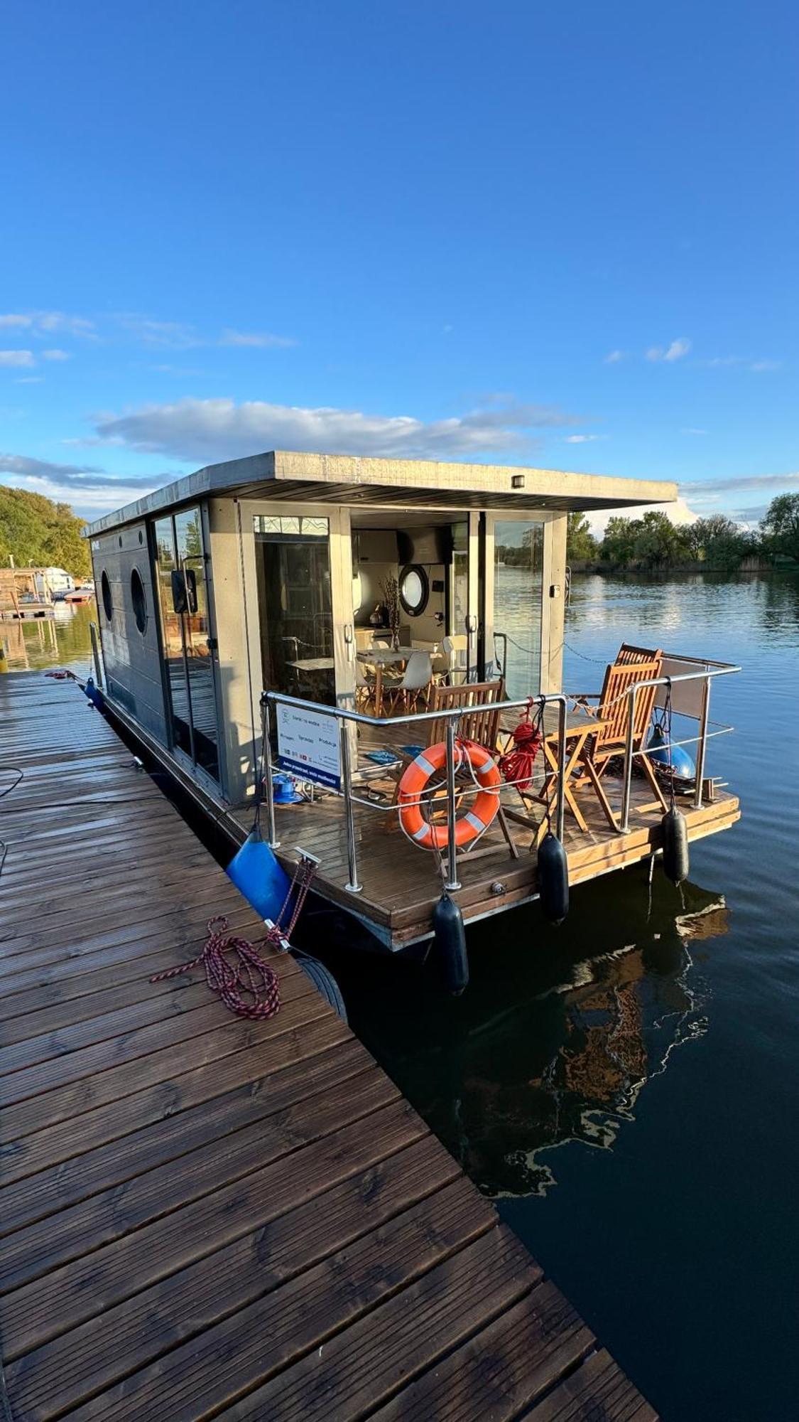 Houseboat Water Boy Apartament Plywajacy Dom Na Wodzie Lodz Uraz  Buitenkant foto