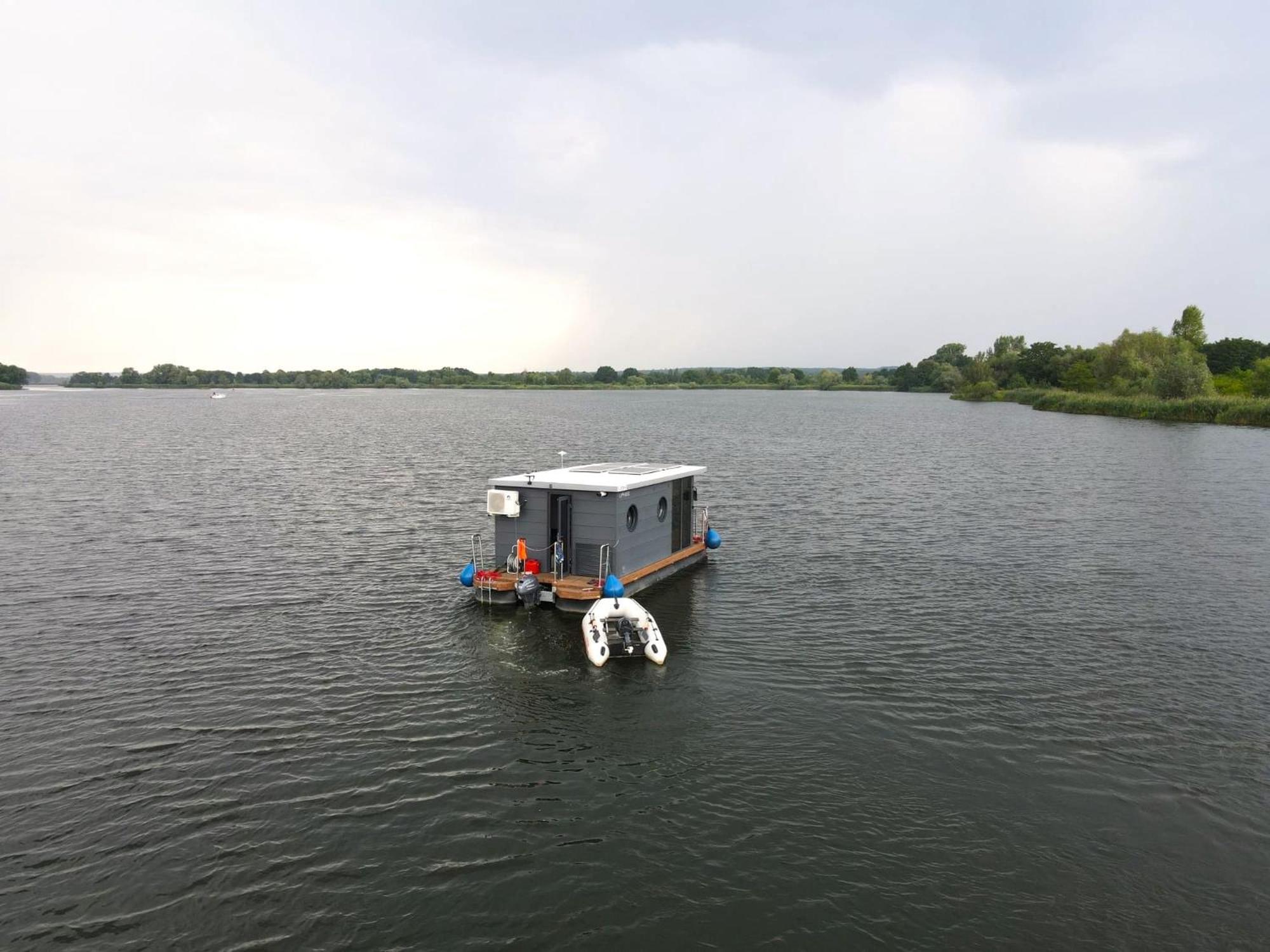 Houseboat Water Boy Apartament Plywajacy Dom Na Wodzie Lodz Uraz  Buitenkant foto